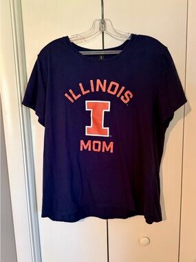 Women’s Illini Navy Blue ‘Illinois Mom’ T-shirt Size XL